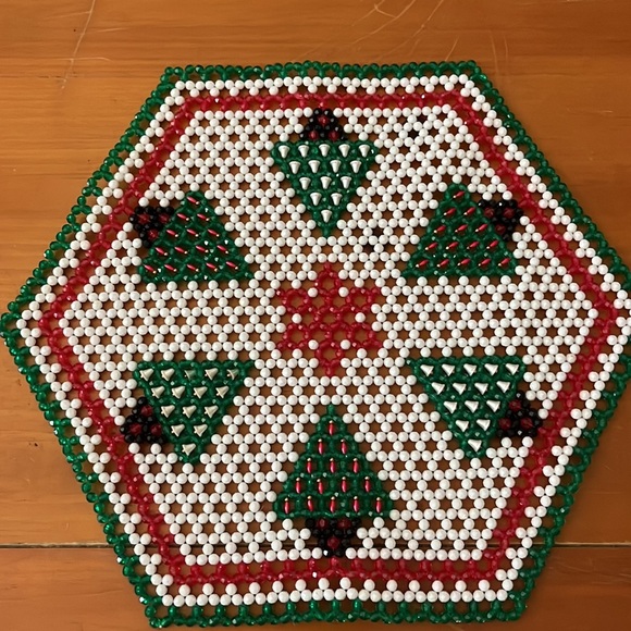 Christmas Handmade beaded table mat centerpiece - Picture 4 of 8